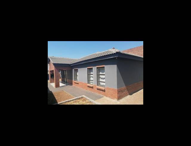 3 BEDROOM HOUSE FOR SALE IN CLAYVILLE